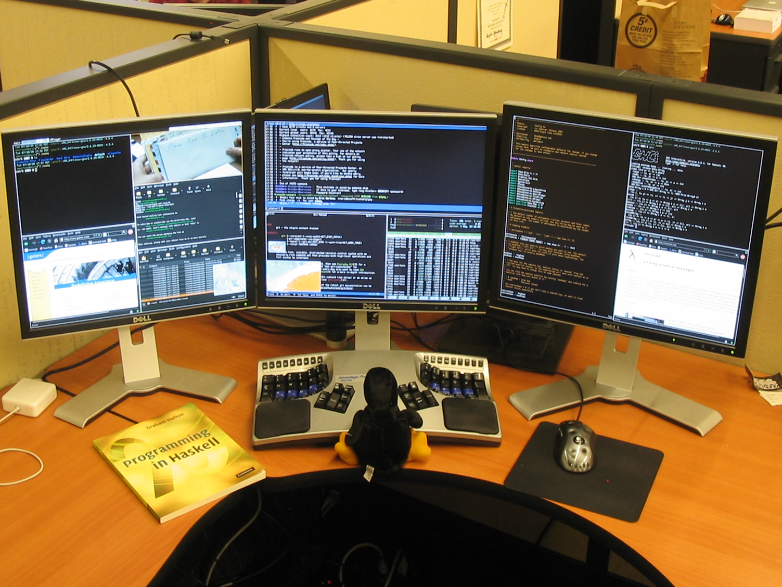xrandr Multi-Monitor Desktop http://en.wikipedia.org/wiki/Xinerama